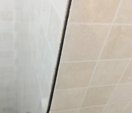 拉萨市瓷砖空鼓维修公司分享阳台瓷砖脱落的修复过程可以分为以下几个步骤