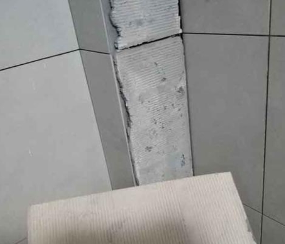 拉萨市瓷砖空鼓维修公司分享下厨房瓷砖脱落的补救措施。